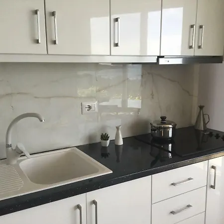 Holiday Home Qeparo Apartment *