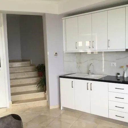 Holiday Home Qeparo Apartman
