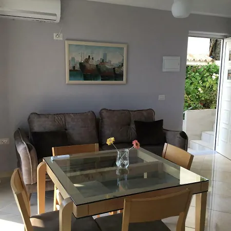 Holiday Home Qeparo * Qeparo