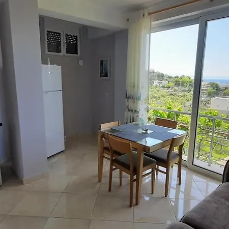 Holiday Home Qeparo Apartman Qeparo